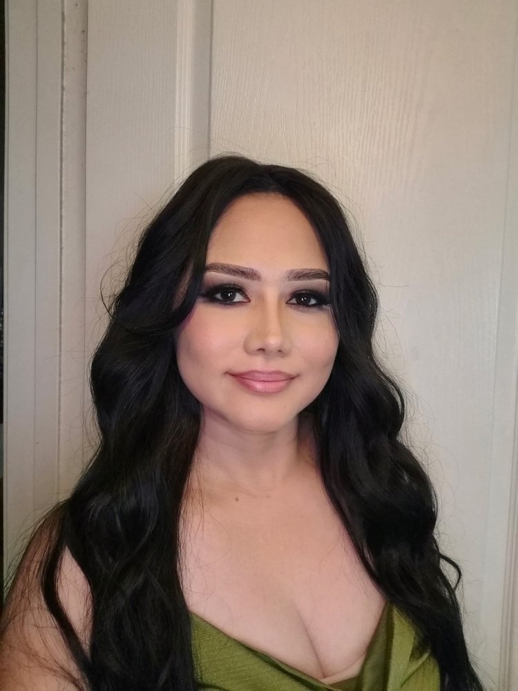 Smoky Siren — glam makeup look by Emma